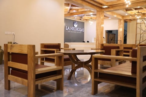 La Nicholas, Dei DA Kine Resort